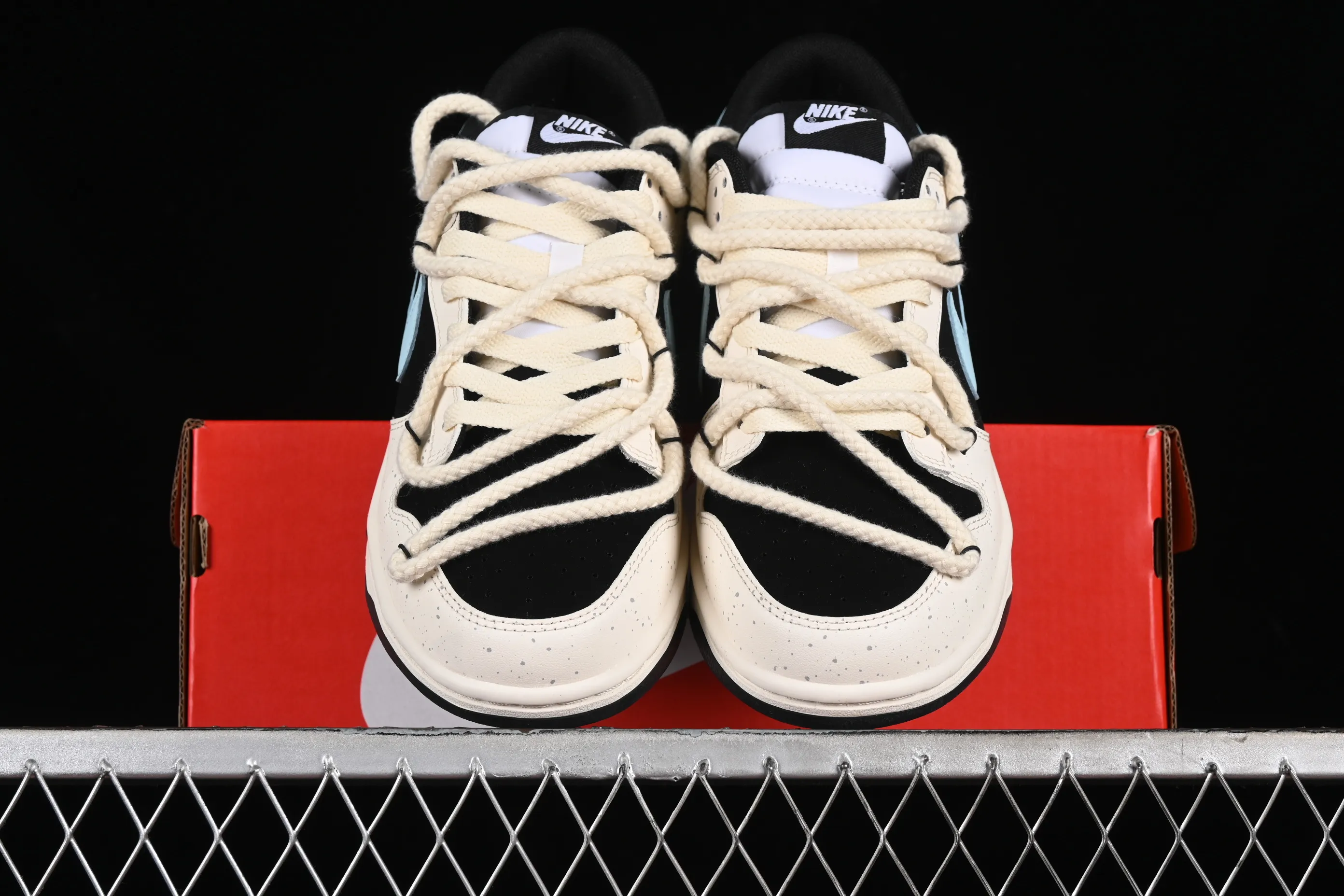 All categories Nk SB Dunk series Nk SB Dunk Low low-top sneakers Nk Dunk Low splash-ink old red panda dopamine blueberry SB strap low-top casual sneakers DD1391-100